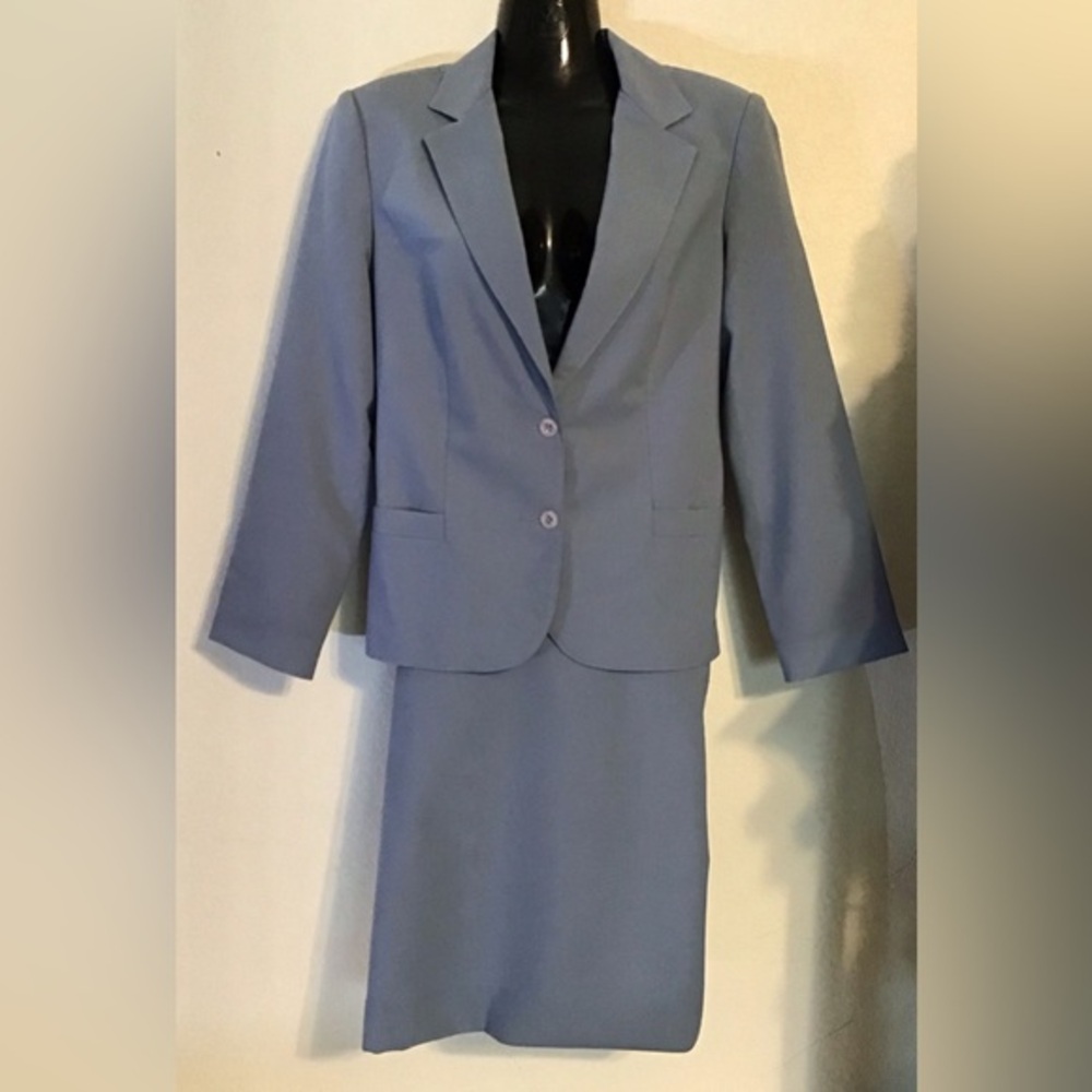 Koret Petites Women’s 2 Piece Set W/2 Hidden Pockets on the Skirt. Size S